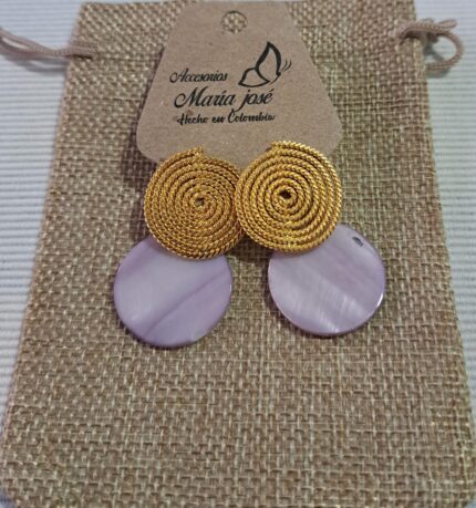 Aretes Dorado con Nácar Color Lila