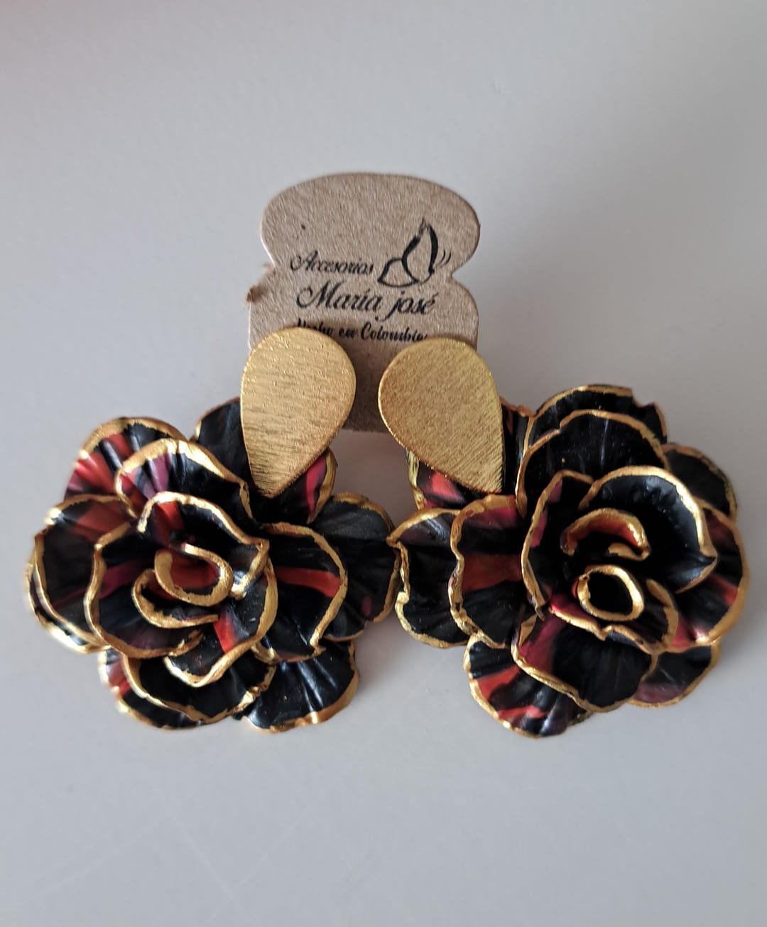 ARETES FLOR CON NEGRO