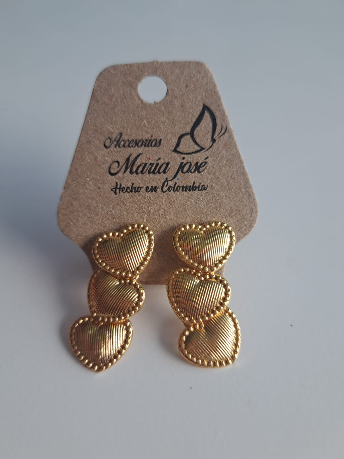 ARETES TRES CORAZONES GRABADOS