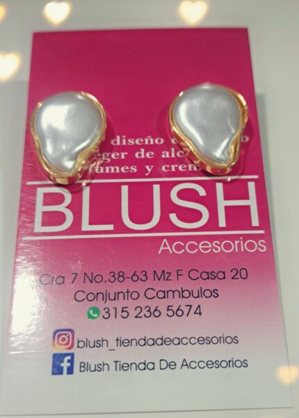 Aretes Topo Perla Ovalada