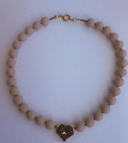 Collar Balines Beige Dije Corazón