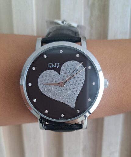 Reloj Negro Corazón QyQ
